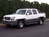 2002 Chevrolet Avalanche 2500 4WD Front 3/4 View