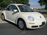 2009 Volkswagen New Beetle 2.5 Coupe Front 3/4 View