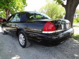 Black Ford Crown Victoria in 2006