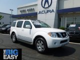 Avalanche White Nissan Pathfinder in 2008