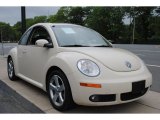 2006 Volkswagen New Beetle 2.5 Coupe Front 3/4 View