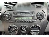 2001 Volkswagen New Beetle GLS Coupe Audio System