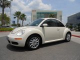 2006 Volkswagen New Beetle 2.5 Coupe Front 3/4 View