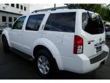 2008 Avalanche White Nissan Pathfinder SE #66208154