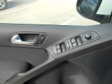 2012 Volkswagen Tiguan S Controls