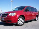 2008 Inferno Red Crystal Pearlcoat Chrysler Town & Country LX #6637331