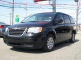 2008 Brilliant Black Crystal Pearlcoat Chrysler Town & Country LX #6568634