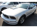 2005 Ford Mustang V6 Premium Coupe