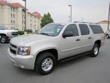 2008 Chevrolet Suburban 2500 LT 4x4 Front 3/4 View