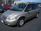 2001 Champagne Pearl Chrysler Voyager LX #6743537