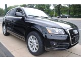 2009 Audi Q5 3.2 Premium quattro Front 3/4 View