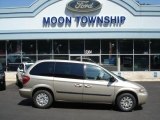 2005 Chrysler Town & Country LX