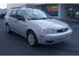 2007 Ford Focus ZXW SE Wagon Front 3/4 View