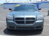 2005 Dodge Magnum SE