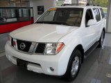 2005 Avalanche White Nissan Pathfinder SE 4x4 #69461341