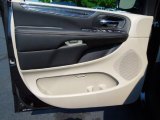 2013 Chrysler Town & Country Touring Door Panel