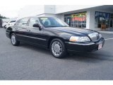 2008 Black Lincoln Town Car Signature Limited #70133090