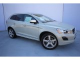 2013 Volvo XC60 T6 AWD R-Design Front 3/4 View