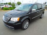 2013 Chrysler Town & Country Brilliant Black Crystal Pearl