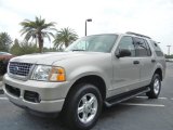 2005 Ford Explorer XLT Front 3/4 View