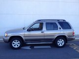 2004 Nissan Pathfinder SE Exterior