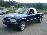 2002 GMC Sonoma SLS Extended Cab 4x4 Front 3/4 View
