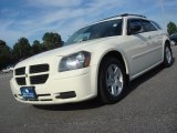 2005 Cool Vanilla White Dodge Magnum SXT #70893876