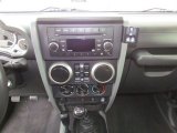 2010 Jeep Wrangler Unlimited Mountain Edition 4x4 Controls