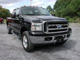 2006 Ford F350 Super Duty Lariat Crew Cab 4x4 Front 3/4 View