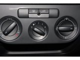 2010 Volkswagen Tiguan S Controls