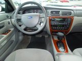 2004 Ford Taurus SEL Sedan Dashboard