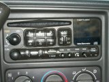 2000 Chevrolet Silverado 2500 LS Extended Cab 4x4 Audio System