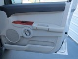 2006 Jeep Commander Limited Door Panel