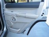 2006 Jeep Commander Limited Door Panel