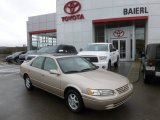 1998 Cashmere Beige Metallic Toyota Camry LE #72992293