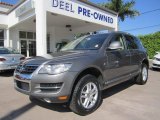 Alaska Gray Metallic Volkswagen Touareg in 2010