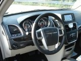 2013 Chrysler Town & Country Touring Dashboard