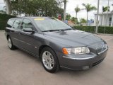 2006 Volvo V70 2.5T Front 3/4 View