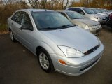 2002 CD Silver Metallic Ford Focus SE Sedan #73809124