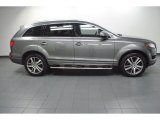 Daytona Gray Pearl Effect Audi Q7 in 2010