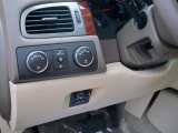 2013 Chevrolet Suburban 2500 LT Controls