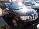 2008 Brilliant Black Crystal Pearlcoat Chrysler Town & Country Touring #74095899
