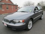 2004 Volvo V70 2.5T Front 3/4 View