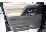 2005 Mitsubishi Montero Limited 4x4 Door Panel