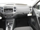 2013 Volkswagen Tiguan S Dashboard