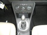 2013 Volkswagen Beetle 2.5L Convertible 50s Edition Controls