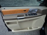 2008 Chrysler Town & Country Limited Door Panel