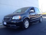 2011 Brilliant Black Crystal Pearl Chrysler Town & Country Touring - L #76333080