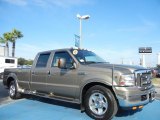 2005 Ford F350 Super Duty Lariat Crew Cab Front 3/4 View