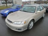 Cashmere Beige Metallic Lexus ES in 2000